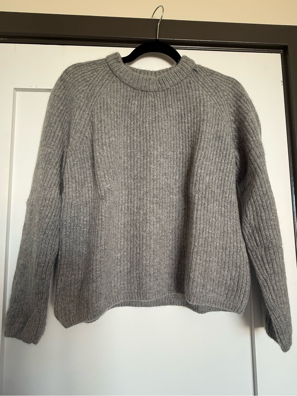 Quince Gray Cashmere Crewneck Sweater